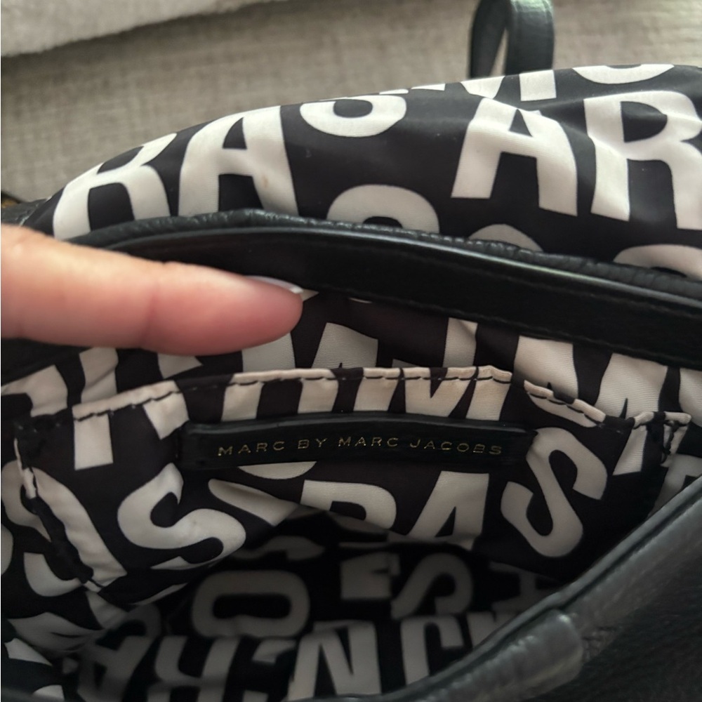 Marc by Marc Jacobs Black Pebbled Leather Crossbody with Gold Plaque - Picture 3 of 4